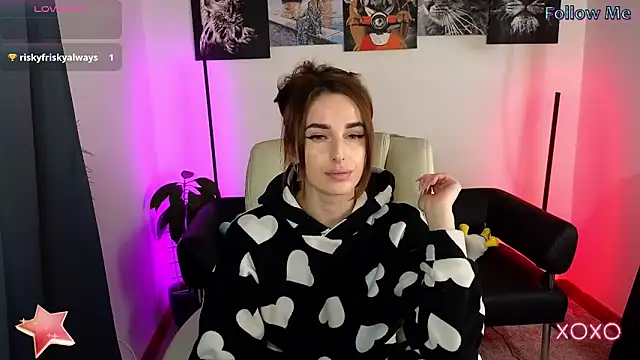 xx adrihanna xx online show from March 18, 2025, 5:55 pm