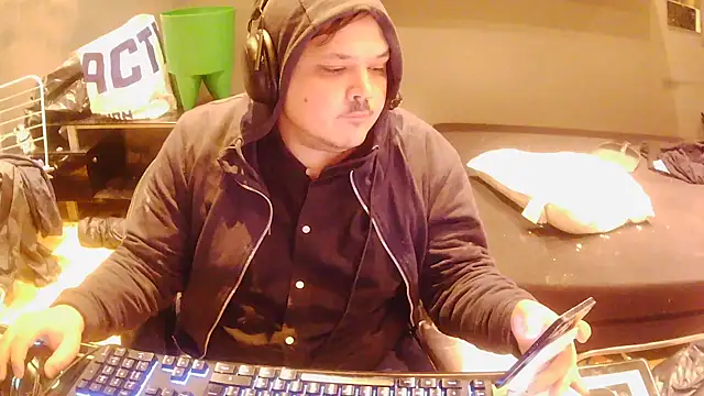 Snapshot of Bebemickey75 chatting on November 23, 2025, 4:39 pm Bebemickey75 online show from November 23, 2025, 4:39 pm