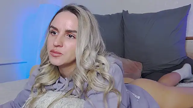 Snapshot of SofiJames chatting on December 5, 2025, 7:07 am SofiJames online show from December 5, 2025, 7:07 am