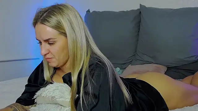 Snapshot of SofiJames chatting on September 28, 2025, 7:48 am SofiJames online show from September 28, 2025, 7:48 am