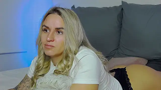 Snapshot of SofiJames chatting on October 21, 2025, 7:08 am SofiJames online show from October 21, 2025, 7:08 am