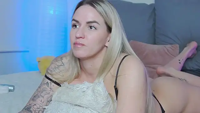 Snapshot of SofiJames chatting on March 22, 2025, 9:34 am SofiJames online show from March 22, 2025, 9:34 am