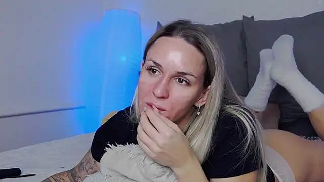 Snapshot of SofiJames chatting on December 14, 2025, 6:41 am SofiJames online show from December 14, 2025, 6:41 am