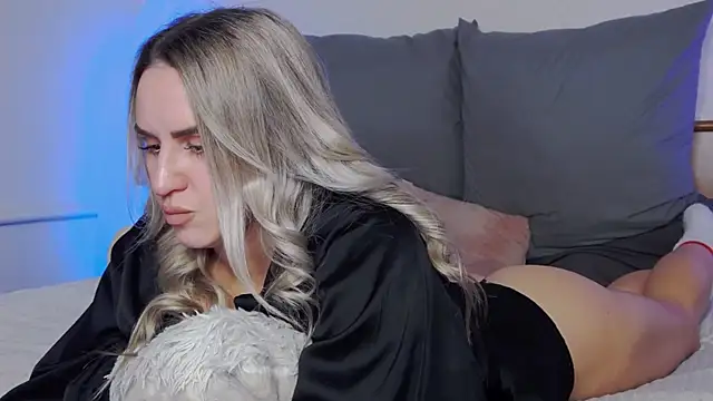 Snapshot of SofiJames chatting on December 4, 2025, 6:45 am SofiJames online show from December 4, 2025, 6:45 am