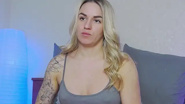 Snapshot of SofiJames chatting on March 11, 2025, 9:34 am SofiJames online show from March 11, 2025, 9:34 am