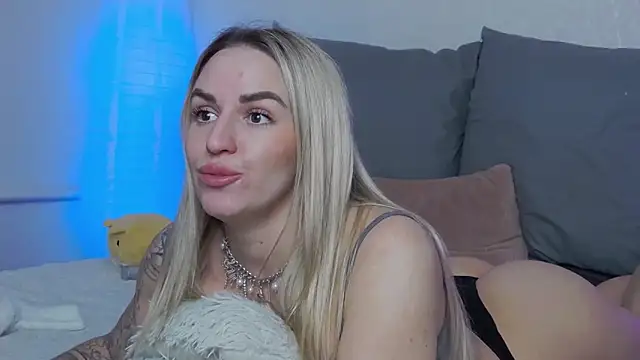 Snapshot of SofiJames chatting on March 8, 2025, 6:21 am SofiJames online show from March 8, 2025, 6:21 am