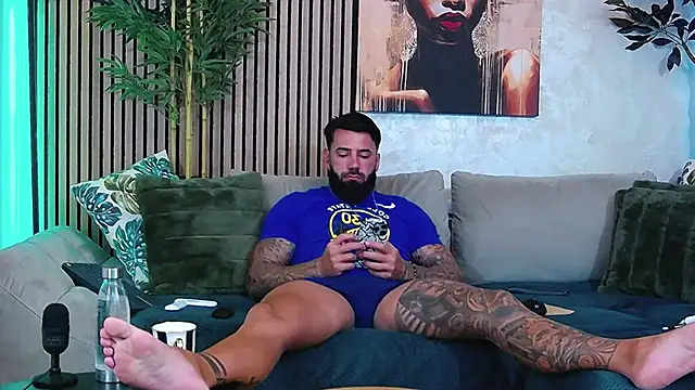 Snapshot of masterkingofmusclee chatting on June 3, 2026, 7:53 am masterkingofmusclee online show from June 3, 2026, 7:53 am