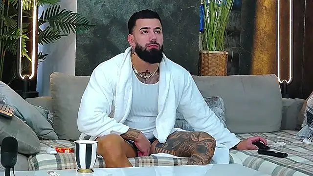 masterkingofmusclee online show from November 13, 2025, 9:02 am