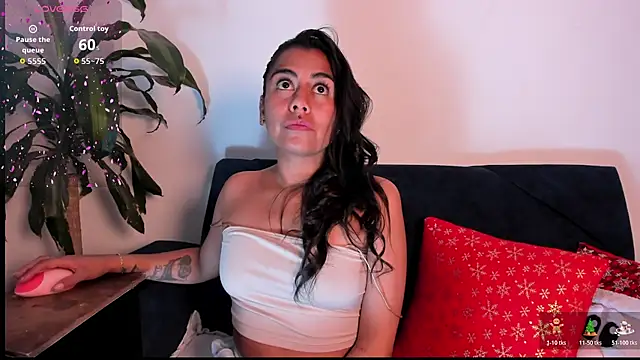 Snapshot of im_amber chatting on December 5, 2025, 2:37 pm im amber online show from December 5, 2025, 2:37 pm