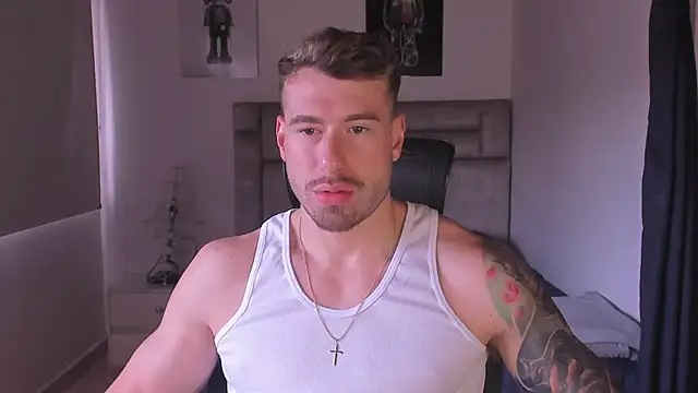 Snapshot of paul_rogerr chatting on November 6, 2025, 1:37 pm paul rogerr online show from November 6, 2025, 1:37 pm