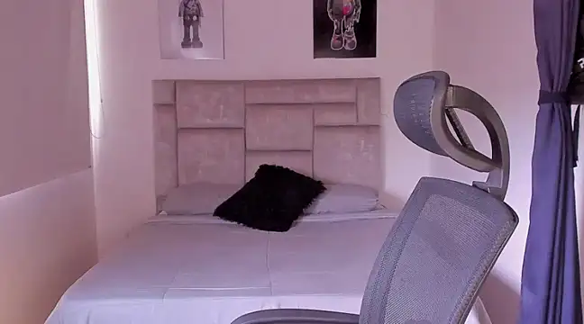 Snapshot of paul_rogerr chatting on February 16, 2025, 4:53 pm paul rogerr online show from February 16, 2025, 4:53 pm