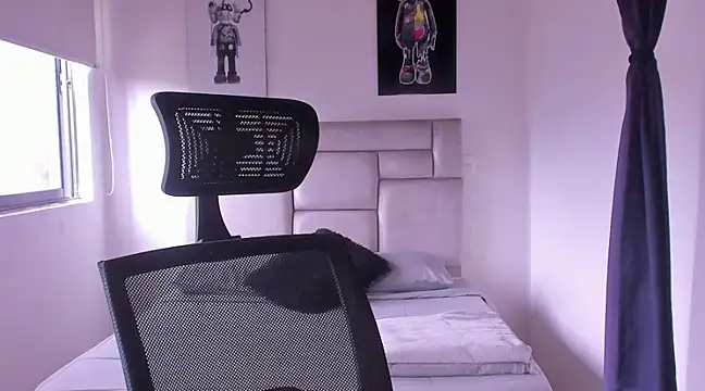 Snapshot of paul_rogerr chatting on March 17, 2025, 2:34 pm paul rogerr online show from March 17, 2025, 2:34 pm