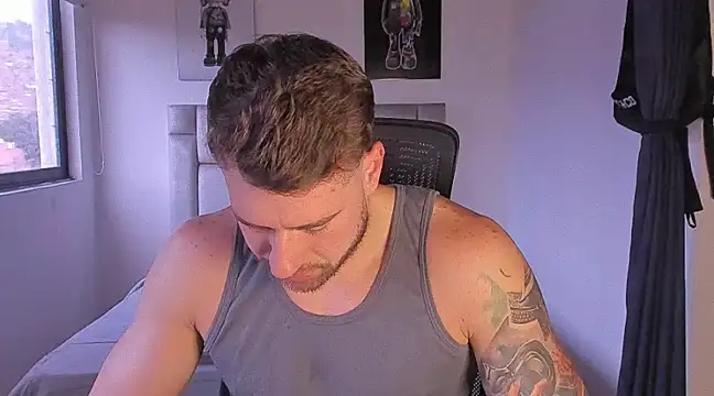 Snapshot of paul_rogerr chatting on February 19, 2025, 12:33 pm paul rogerr online show from February 19, 2025, 12:33 pm