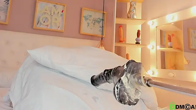 julyanna  online show from December 13, 2025, 8:04 pm