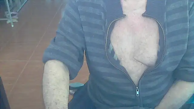 Snapshot of otter722 chatting on January 6, 2026, 1:42 am otter722 online show from January 6, 2026, 1:42 am