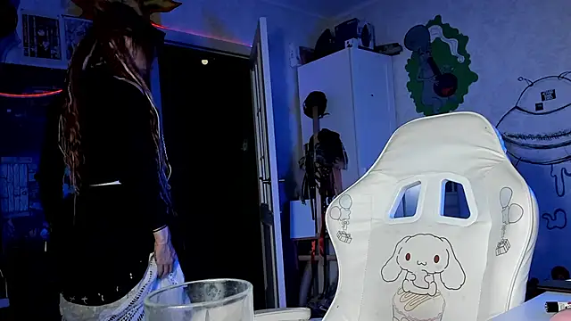 Sunny Mouse  online show from October 8, 2025, 4:40 pm