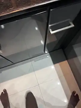 Yurt000 online show from December 5, 2025, 6:17 pm