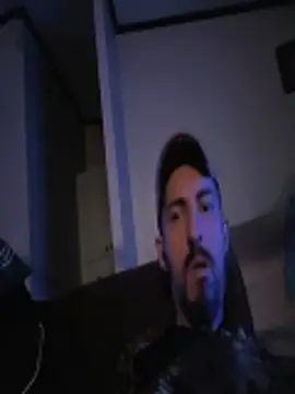 Snapshot of Bi_curious86 chatting on December 4, 2025, 5:28 am Bi curious86 online show from December 4, 2025, 5:28 am