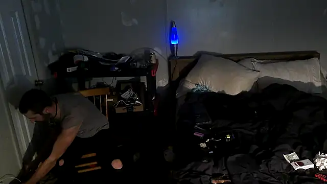 Snapshot of Bi_curious86 chatting on November 8, 2025, 2:37 am Bi curious86 online show from November 8, 2025, 2:37 am