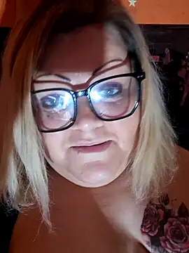 Snapshot of ducicsajsziii chatting on May 6, 2026, 9:46 am ducicsajsziii online show from May 6, 2026, 9:46 am