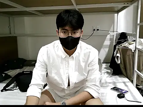 Gwencloudy online show from December 19, 2025, 3:03 pm