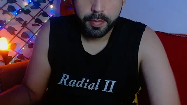 Snapshot of geeklatin88 chatting on November 5, 2025, 10:51 am geeklatin88 online show from November 5, 2025, 10:51 am