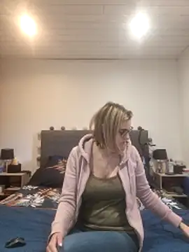 Madame Callie online show from May 17, 2026, 5:46 pm