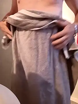 Snapshot of petitpeps84 chatting on December 6, 2024, 7:15 am petitpeps84 online show from December 6, 2024, 7:15 am