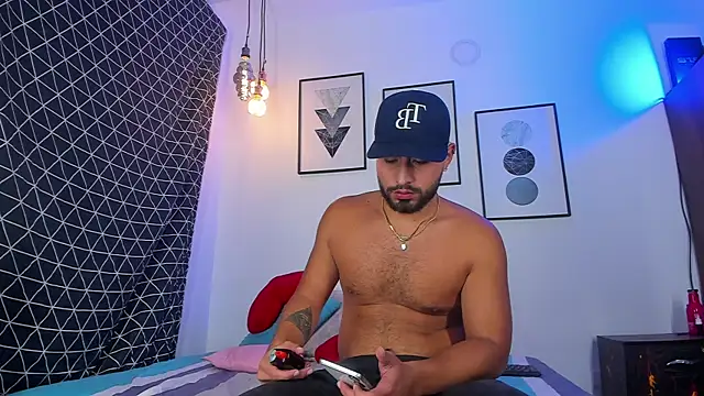 Snapshot of Juan_Castano chatting on March 9, 2025, 11:14 am Juan Castano online show from March 9, 2025, 11:14 am