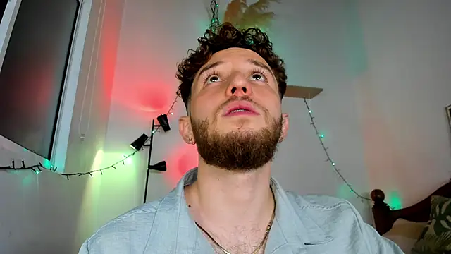 Snapshot of Juan_Castano chatting on December 18, 2025, 7:24 am Juan Castano online show from December 18, 2025, 7:24 am