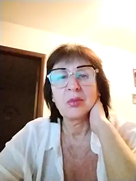 AlbinaXPretty online show from November 16, 2025, 8:24 pm