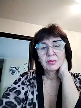 AlbinaXPretty online show from November 11, 2025, 7:47 am