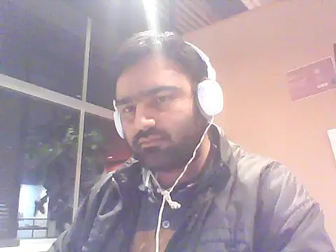 Snapshot of JohnBond009 chatting on April 15, 2026, 7:58 pm JohnBond009 online show from April 15, 2026, 7:58 pm