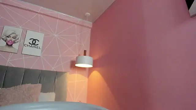 dolly zoe online show from December 20, 2025, 1:41 am