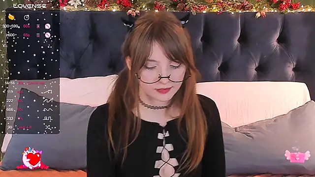 Snapshot of AliceLanley chatting on February 4, 2025, 2:43 pm AliceLanley online show from February 4, 2025, 2:43 pm