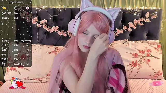 Snapshot of AliceLanley chatting on September 24, 2025, 12:44 pm AliceLanley online show from September 24, 2025, 12:44 pm