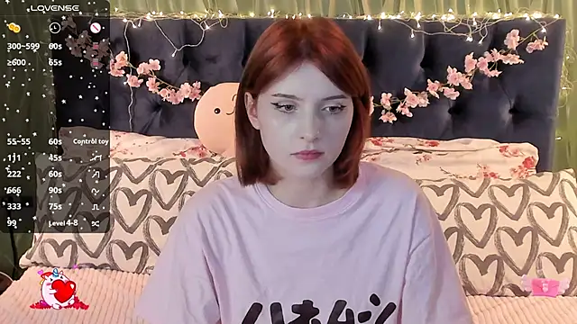 Snapshot of AliceLanley chatting on September 19, 2025, 12:53 pm AliceLanley online show from September 19, 2025, 12:53 pm