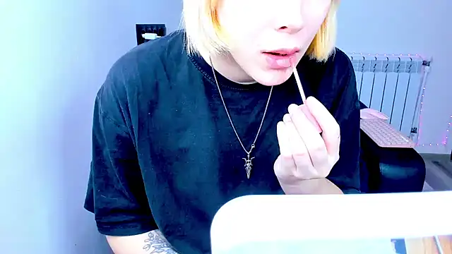 dollmore online show from October 24, 2025, 9:25 pm