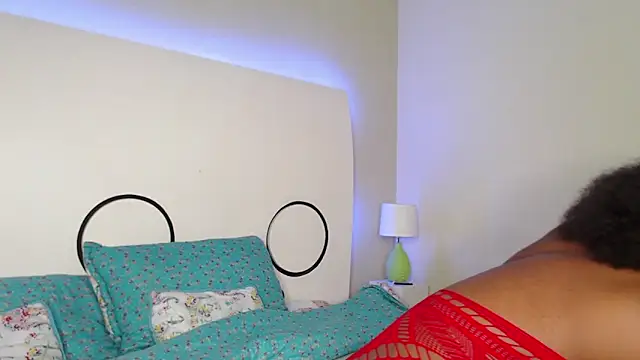 Snapshot of MichaelaCox chatting on November 5, 2025, 7:28 pm MichaelaCox online show from November 5, 2025, 7:28 pm