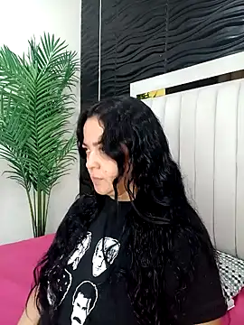 Snapshot of lucia_vonne_ chatting on February 4, 2025, 11:16 am lucia vonne online show from February 4, 2025, 11:16 am