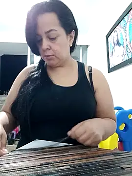 Snapshot of lucia_vonne_ chatting on September 16, 2025, 1:28 am lucia vonne online show from September 16, 2025, 1:28 am