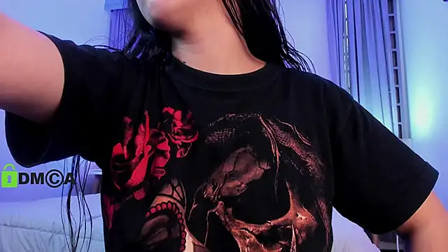 CoralineRicce  online show from October 15, 2025, 9:34 pm