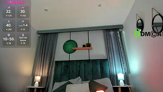 CoralineRicce  online show from November 6, 2025, 8:02 pm