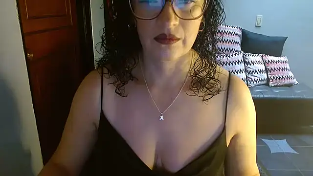 MATURETOPASIO online show from April 18, 2026, 6:54 pm