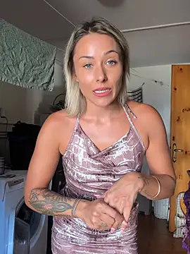 Snapshot of petrouchkaaa_ chatting on July 17, 2026, 10:34 am petrouchkaaa online show from July 17, 2026, 10:34 am
