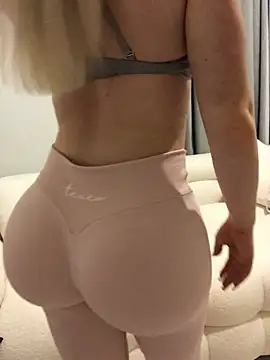 Snapshot of StacyJuly chatting on February 25, 2025, 2:37 pm StacyJuly online show from February 25, 2025, 2:37 pm