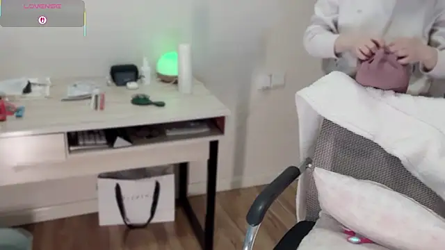 A-xena online show from December 5, 2025, 2:54 am