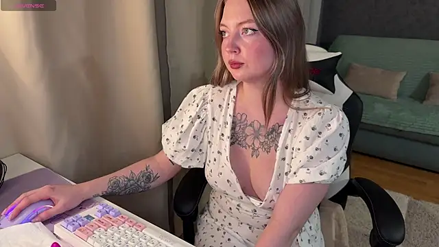 EmmySuiyugh online show from February 5, 2025, 5:09 pm