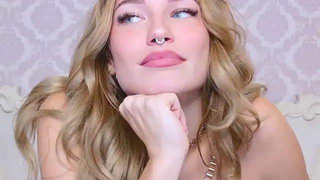 Snapshot of RebekaRalf chatting on February 25, 2025, 11:32 am RebekaRalf online show from February 25, 2025, 11:32 am