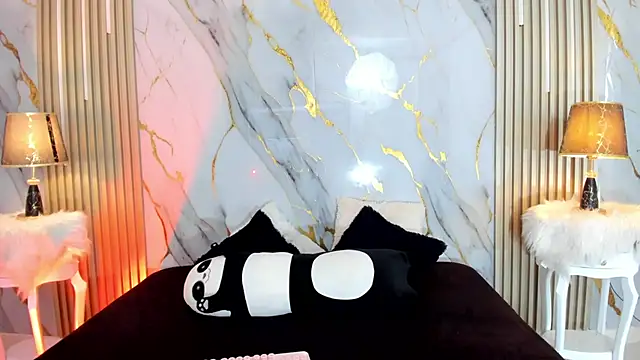 Snapshot of BeckyRusso chatting on November 5, 2025, 1:25 pm BeckyRusso online show from November 5, 2025, 1:25 pm